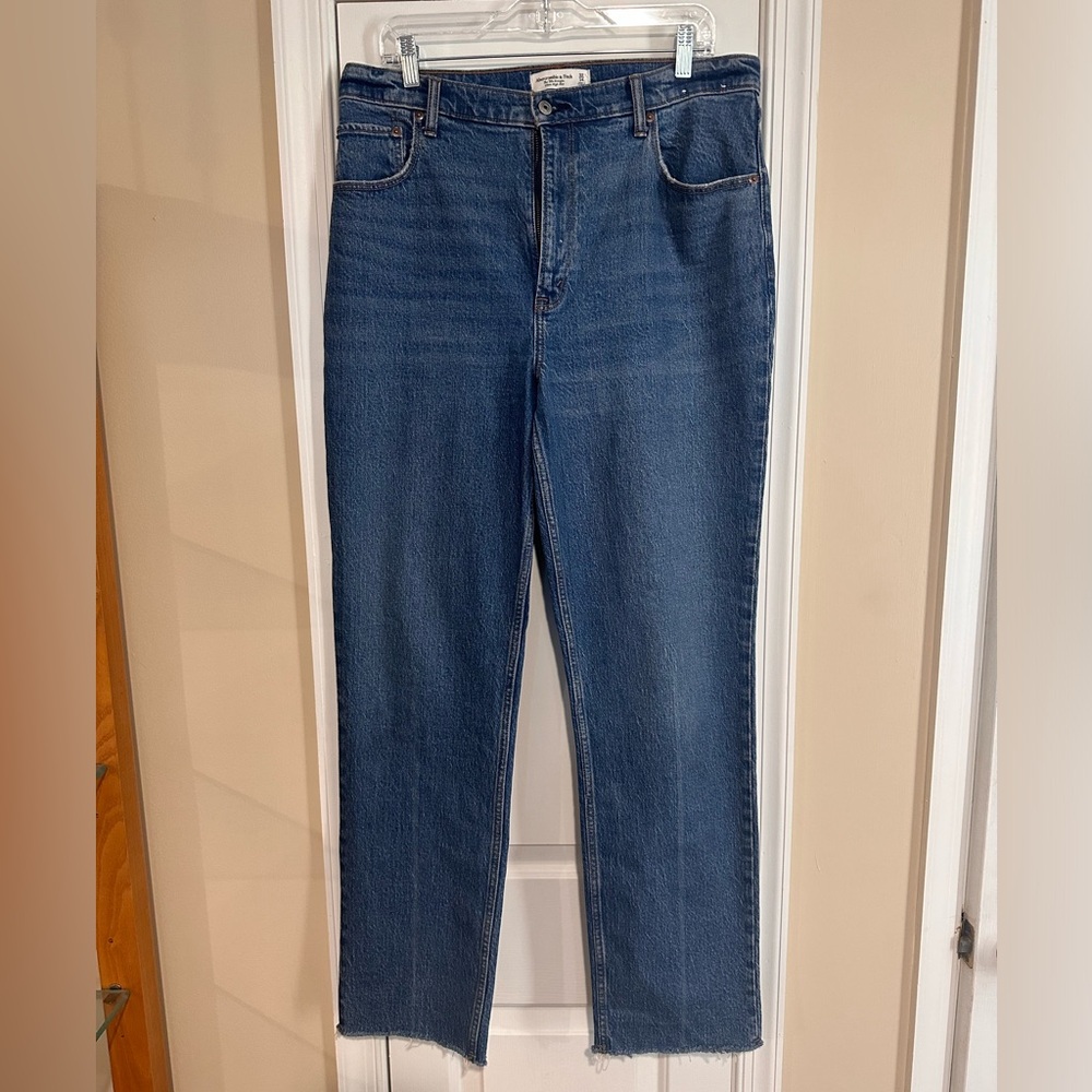Abercrombie & Fitch 90’s Straight Ultra High Rise Jean